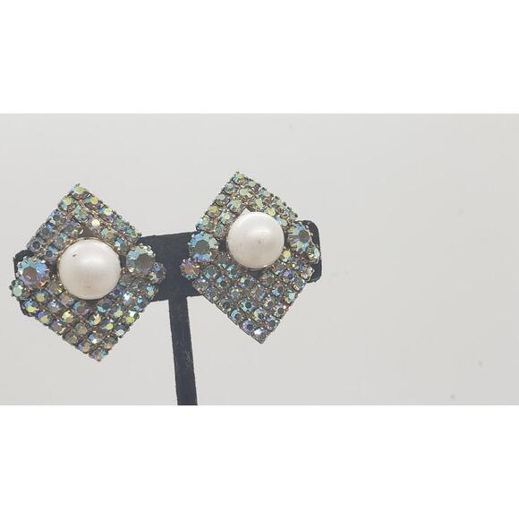 Vintage AB Aurora Borealis Rhinestone Clip On Earrings Faux Pearl Center 50s 60s - Picture 11 of 13